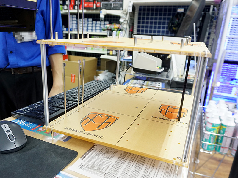 組み立て例（アクリル板の保護シートを剥がしていない状態）