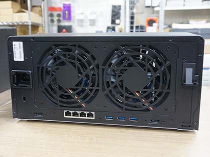 ビジネス向けの8ベイNAS「DiskStation DS1819+」がSynologyから