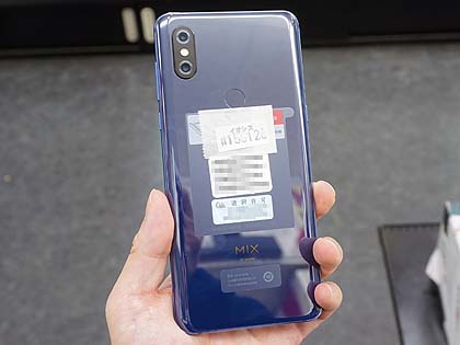 本体の一部がスライドする6.39型スマホ「Mi MIX 3」にブルーの新色