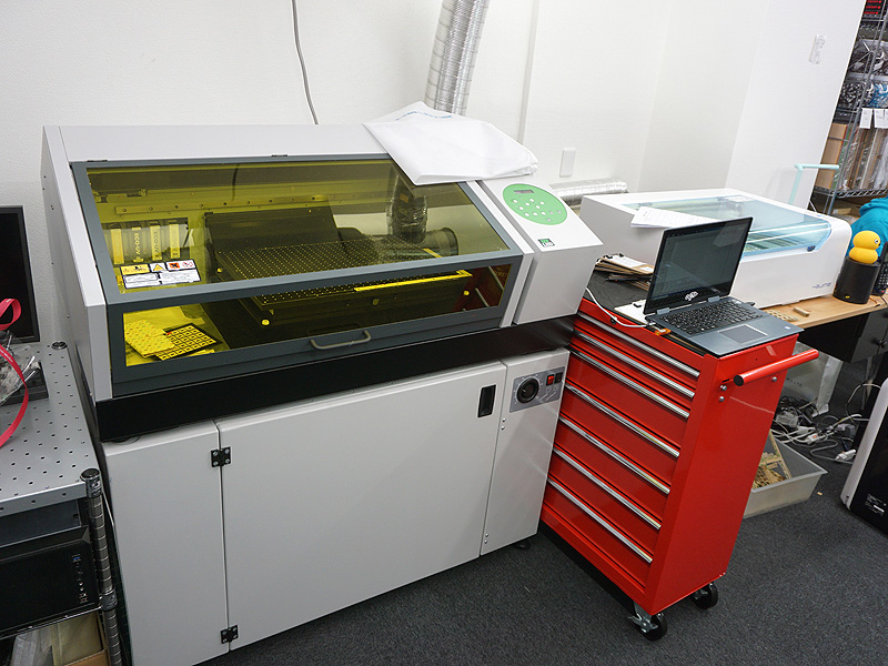 今春をめどにUVプリンタなども稼働予定という