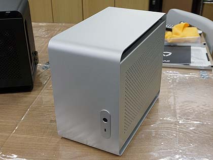 280mm水冷クーラー対応の小型Mini-ITXケース「DA2」が発売、STREACOM製