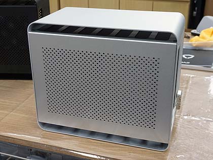 280mm水冷クーラー対応の小型Mini-ITXケース「DA2」が発売、STREACOM製