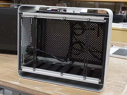 280mm水冷クーラー対応の小型Mini-ITXケース「DA2」が発売、STREACOM製