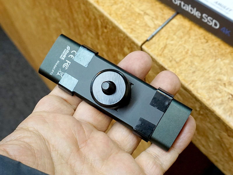 専用カメラマウントアダプターを取り付けたところ