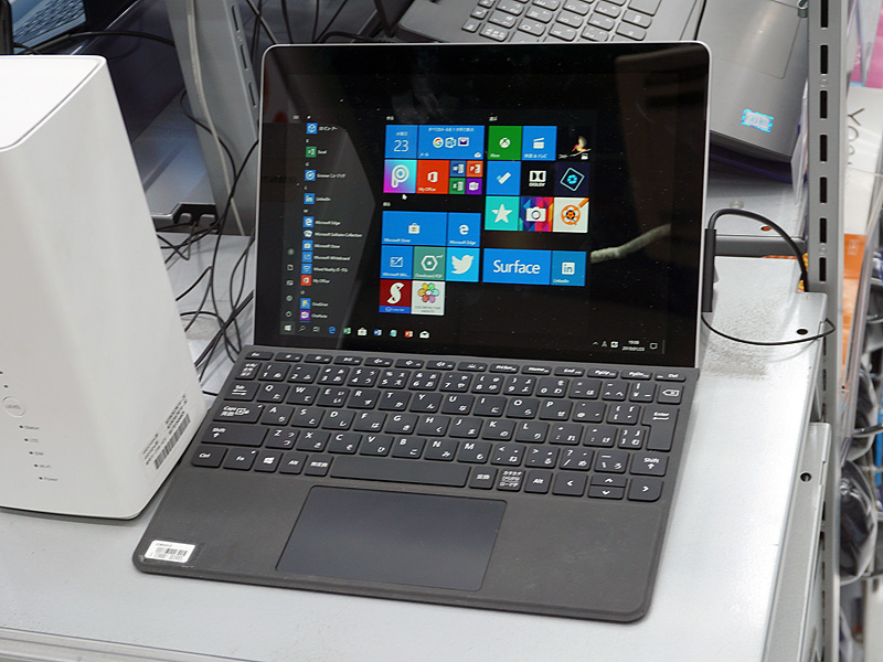 Surface Goの展示機