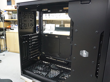 PCケース(自作PC用) mastercase sl600m 煙突効果」による放熱構造を採用した、ATX対応ミドルタワーPC
