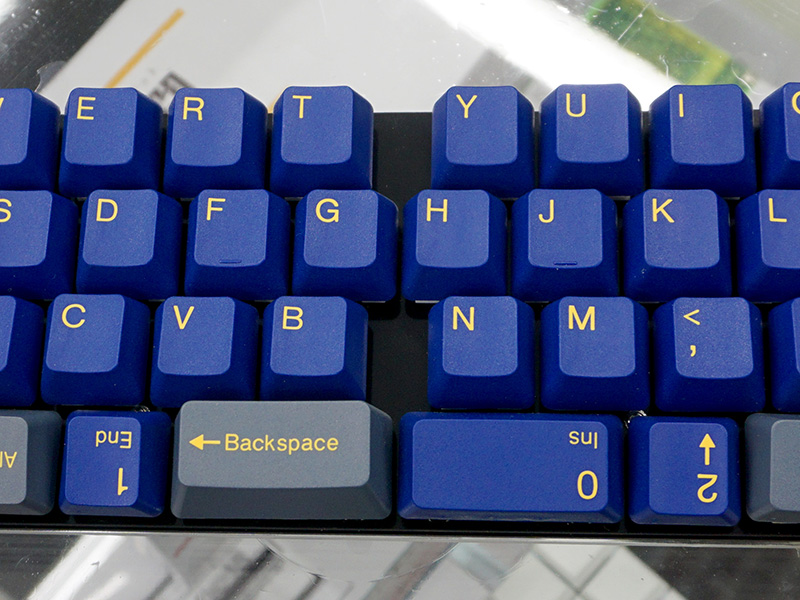 YキーとBキーがホームポジション（Fキー、Jキー）の近くに配置されている