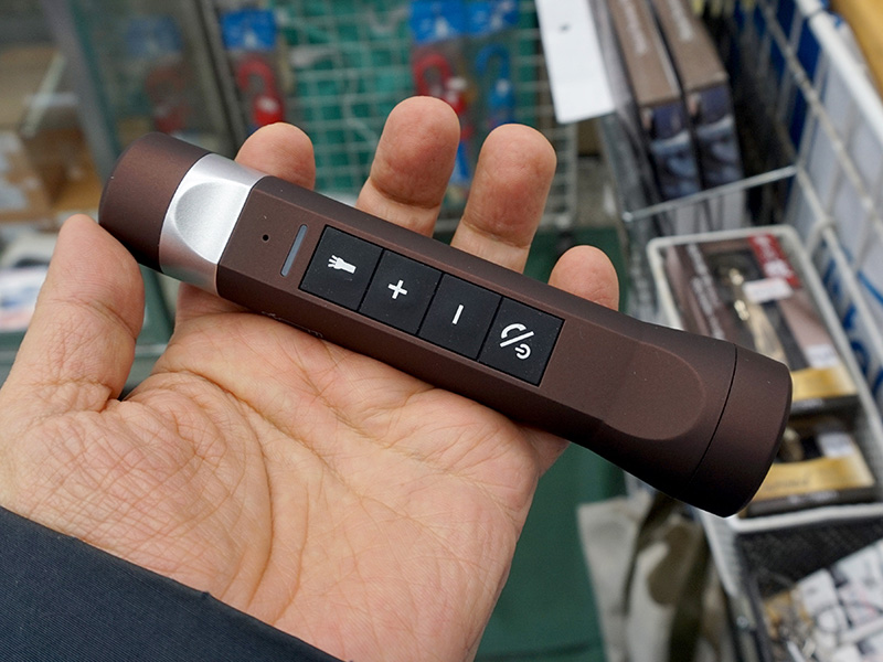 写真はブラウンモデル