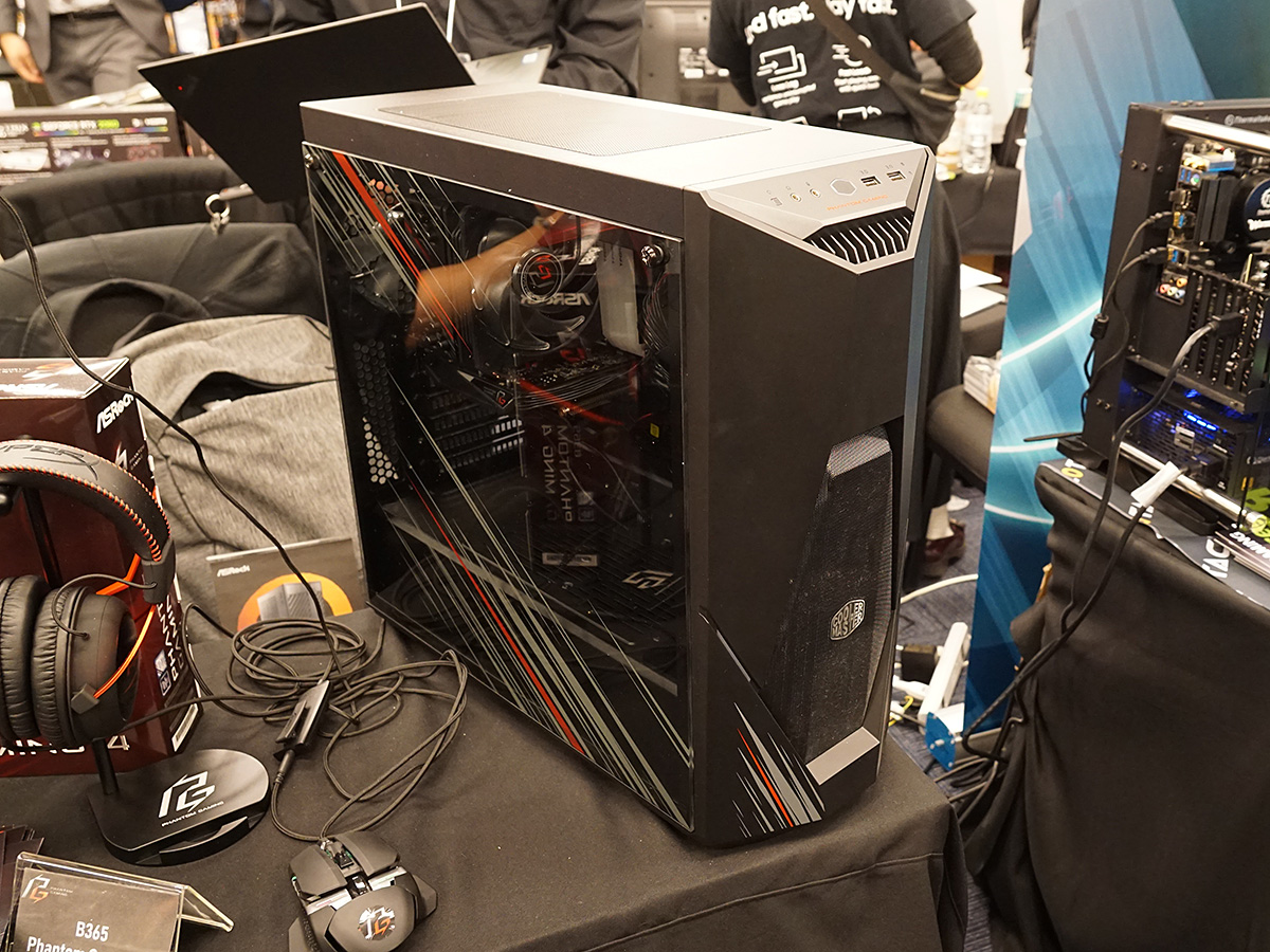 Phantom GamingコラボレーションのPCパーツを使ったデモ機も展示されていた