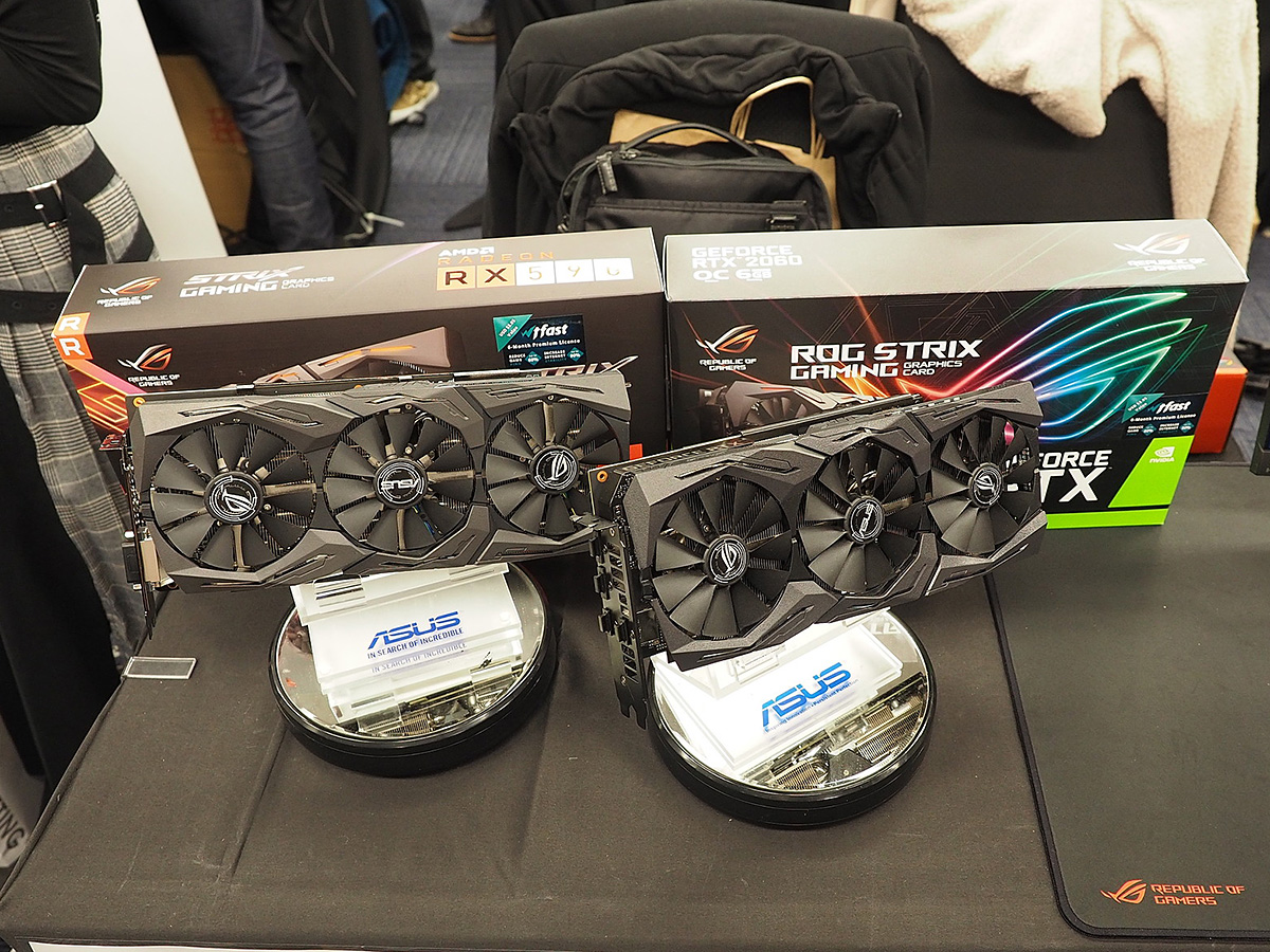 ビデオカードでは2本のSTRIX GAMINGカードを展示。Radeon RX590カードは「ROG-STRIX-RX590-8G-GAMING」、GeForce RTX 2060カードは「ROG-STRIX-RTX2060-O6G-GAMING」。搭載クーラーが共通デザインの兄弟モデル