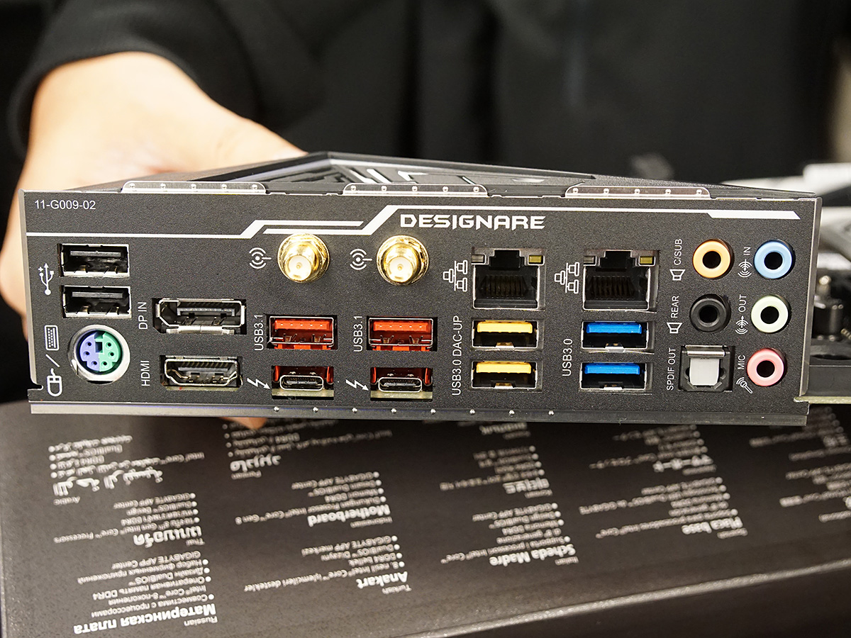 「Z390 DESIGNARE」のインターフェイス、Thunderboltは2系統備えている