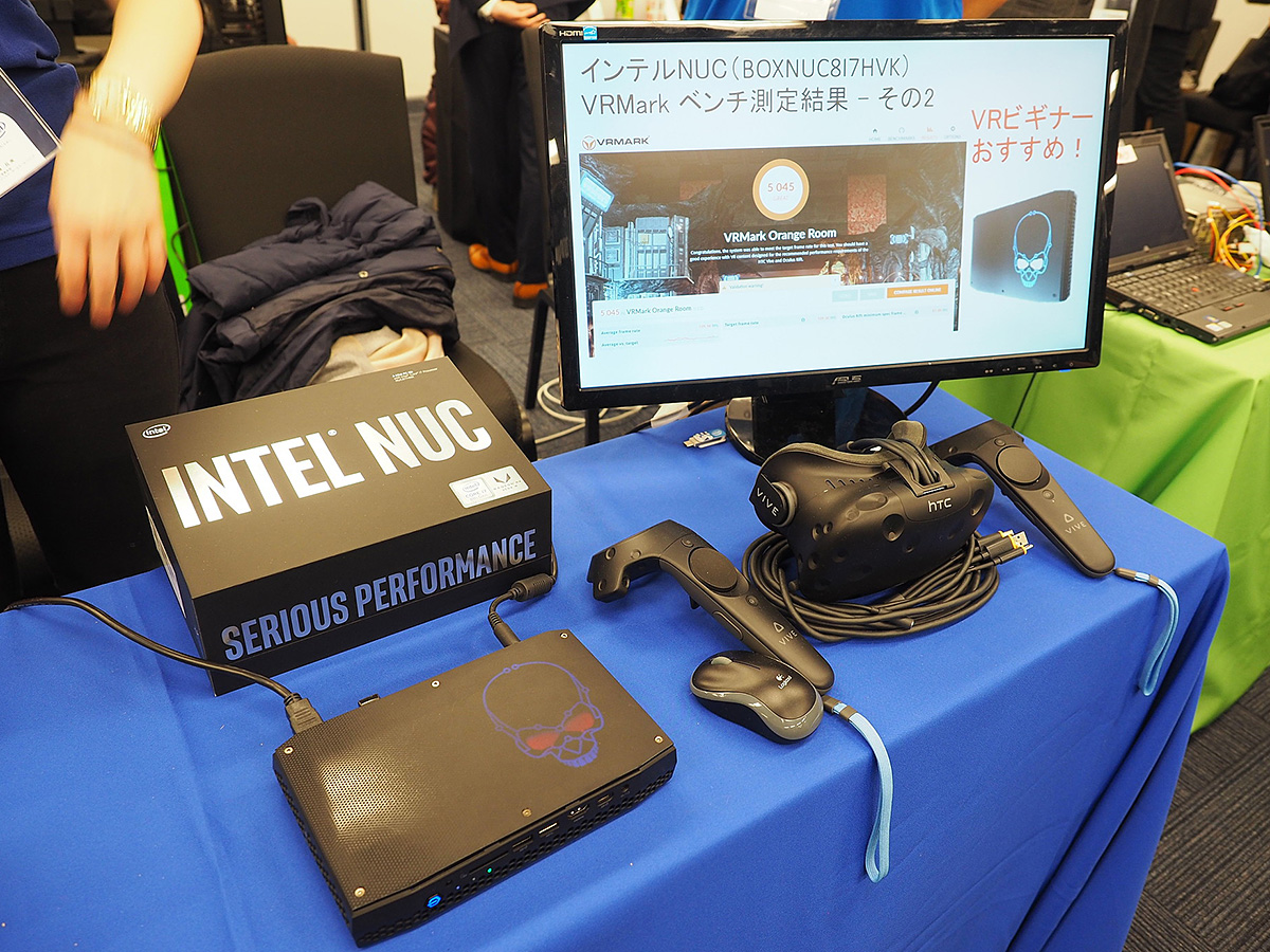 ここにきて人気再燃中と言うHades Canyon NUC