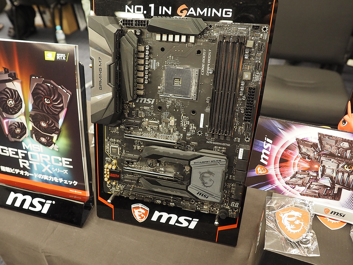 マザーボードの展示は「X470 GAMING M7 AC」