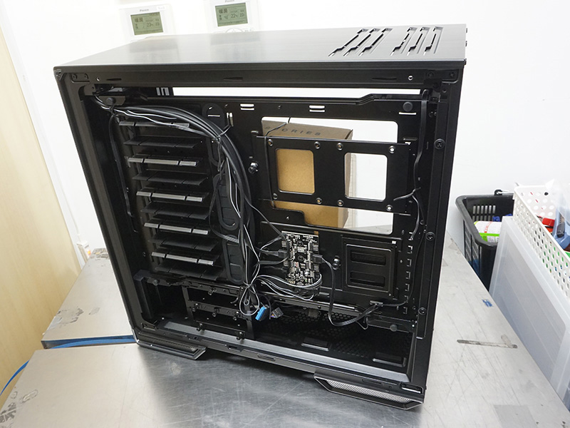 倒立レイアウトにも変更できるE-ATXケース「DARK BASE 700」が発売、be