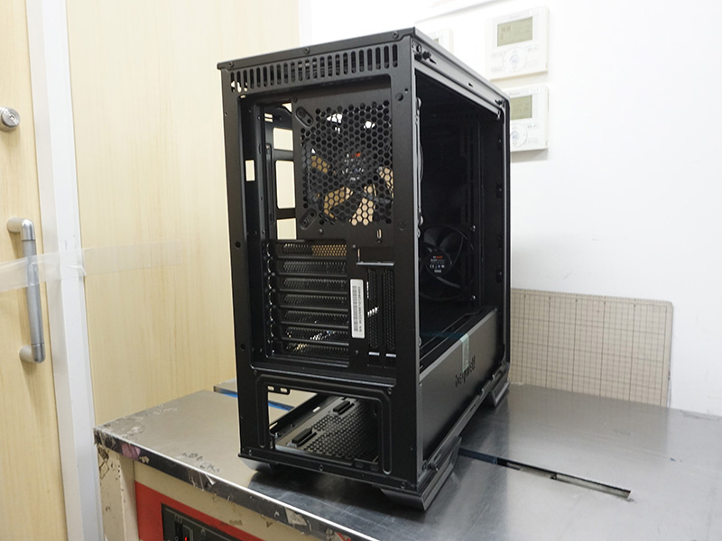 DARK BASE 700 PCケース, 水冷クーラー 倒立レイアウトにも変更できるE-ATXケース「DARK BASE 700」が発売、be