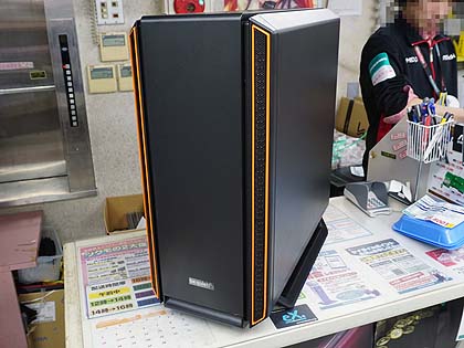 倒立レイアウトにも変更できるE-ATXケース「DARK BASE 700」が発売、be