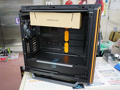 倒立レイアウトにも変更できるE-ATXケース「DARK BASE 700」が発売、be