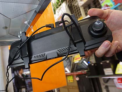 前後撮影可能なミラー型ドラレコに薄型モデル、ミラー全体で
