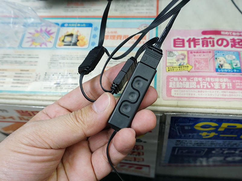マザーボードに接続しない場合は付属のコントローラでLEDを制御する