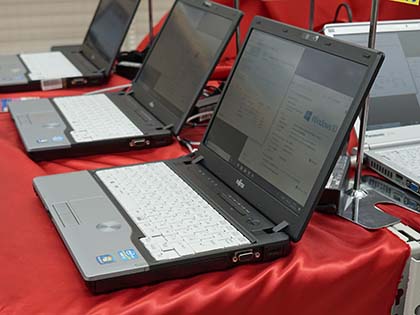富士通の12.1型モバイルノート「LIFEBOOK P772/F」が税込14,800