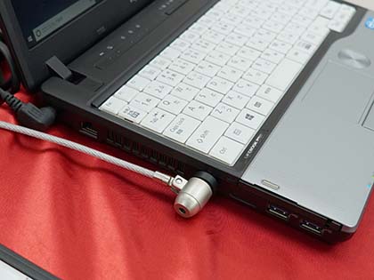 富士通の12.1型モバイルノート「LIFEBOOK P772/F」が税込14,800円 