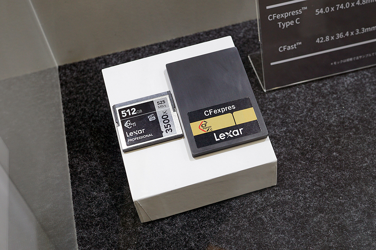 CFexpress 2.0 Type CカードとCFカードのサイズ比較