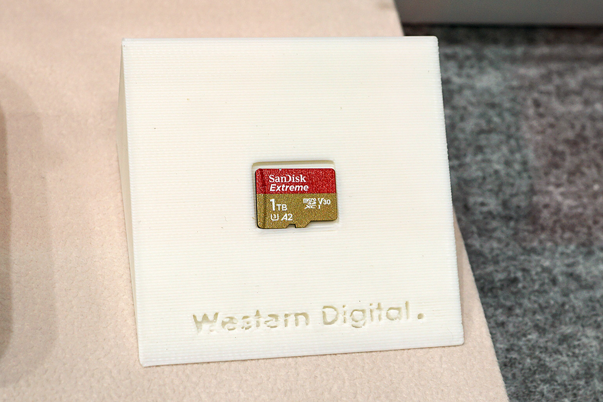 SanDiskの1TB microSDXCカード