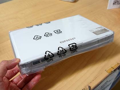 B5サイズの小型4ベイNAS「TBS-453DX」がQNAPから、10GBASE-T対応