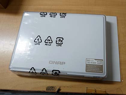 B5サイズの小型4ベイNAS「TBS-453DX」がQNAPから、10GBASE-T対応