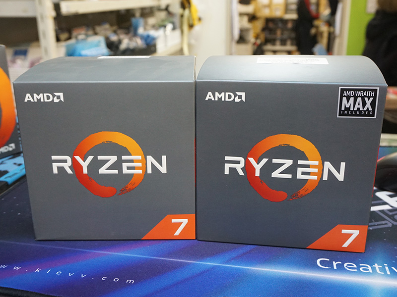 写真左が通常モデル