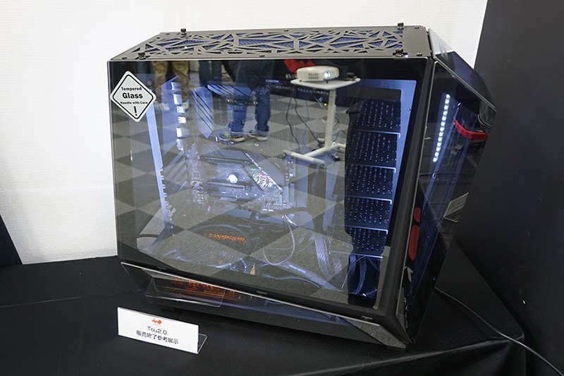 鏡面ガラス採用の高級PCケース「Tou2.0」