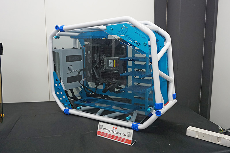 金属パイプと強化ガラスを使用したPCケース「INWIN D-Frame 2.0」