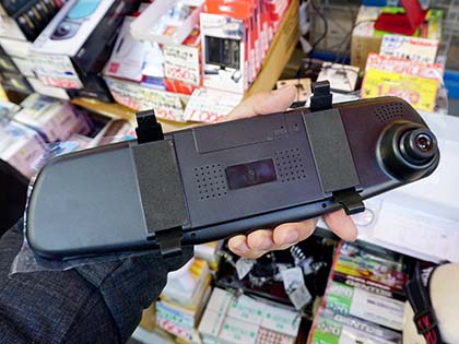 実売1,500円の激安ルームミラー型ドライブレコーダーがあきばお～に