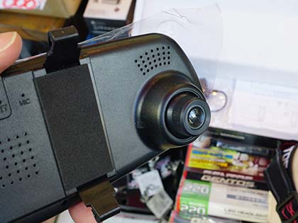 実売1,500円の激安ルームミラー型ドライブレコーダーがあきばお～に