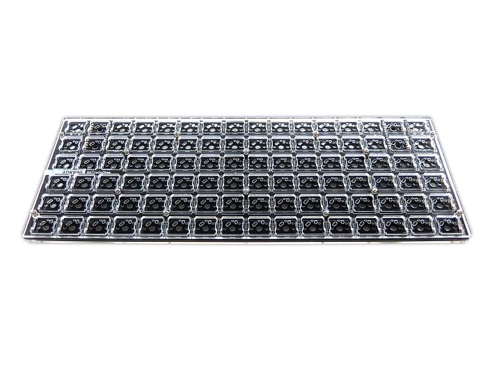 キースイッチやキートップを組み込む前の様子