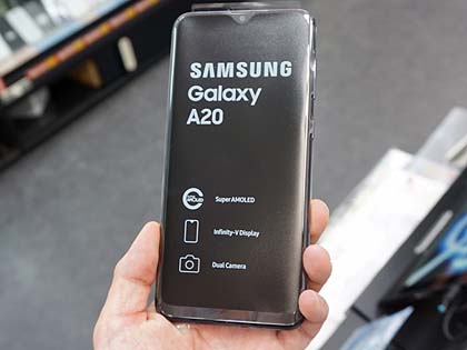 Android 9.0搭載の安価な6.4型スマホ「Galaxy A20」が直輸入、実売