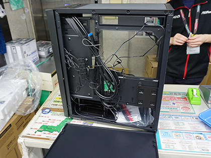 スクエア型RGBファン搭載のPCケース「StarryFort SF30」が発売