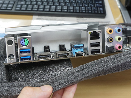 Intel向けの高耐久マザー「Z390 Steel Legend」がASRockから