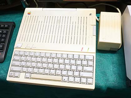 懐かしの「Apple IIc」が税込2.7万円、ACアダプタ無しの訳有り品