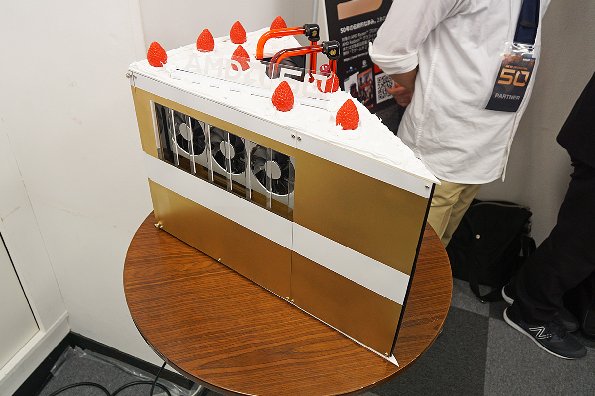 AMD50周年を記念したイチゴのショートケーキ風PC