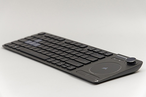 テレビ、PC、スマホをこの1台でカバー！ CORSAIR本気のリビング用 