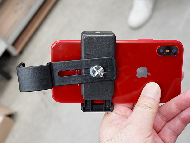 スマートフォンの横にカメラを固定できる「OSMO Pocket スマホ固定ブラケット」。税抜き1,280円