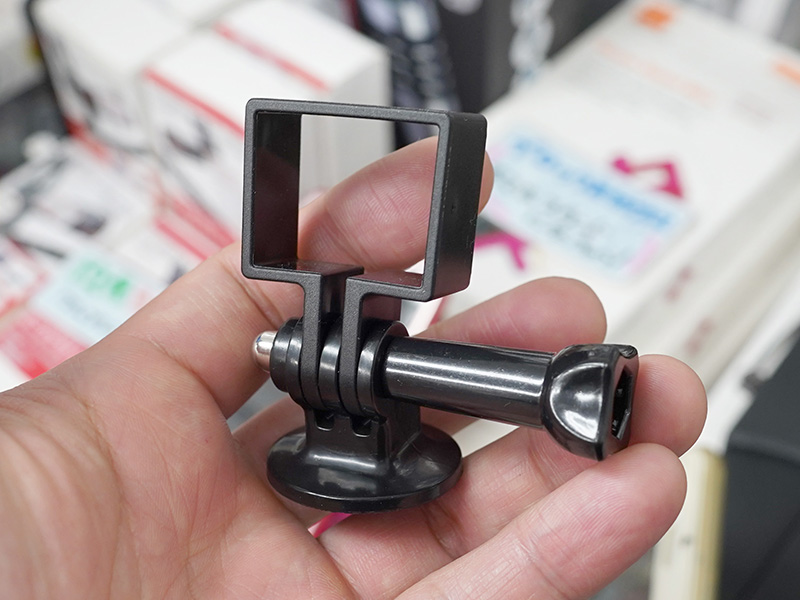 GoProマウントにも取り付けできる「OSMO Pocket 三脚マウント」。税抜き980円