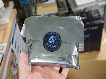 水温表示ディスプレイを備えたCPU用水冷ヘッドがBykskiから、RGB LEDも