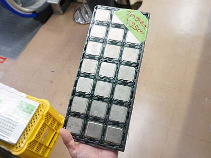 Intelの旧型CPUをトレイごと大人買い！ 21個で2,500円から （取材中に