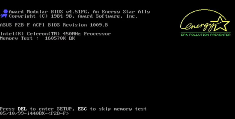 目玉マシンの一つ、Celeron 300AMHz搭載機。450MHz駆動が可能な遊べるCPUとして当時大流行。この日のデモではもちろんOCしてベンチも実施。「ジャンパどこだ！ 見えん！」という時の流れを感じる展開はお約束
