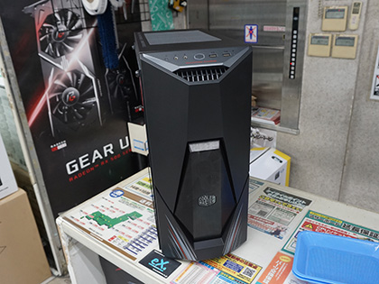 斜めカットフロントのPCケース「MasterBox K500」にPhantom