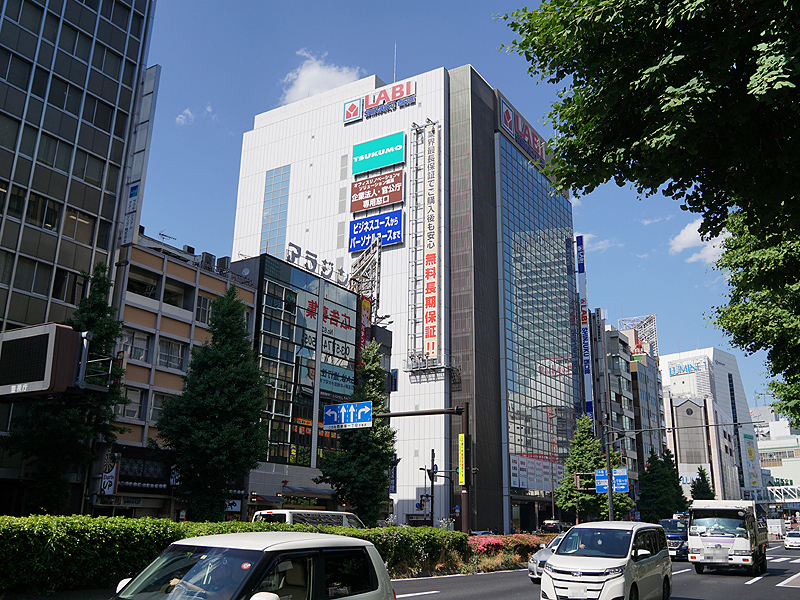 場所はLABI新宿西口館 7Fと8F