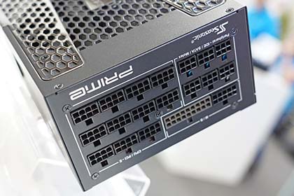 Seasonicは技術力をアピール、ファンレス電源や宇宙船風MOD PCを展示