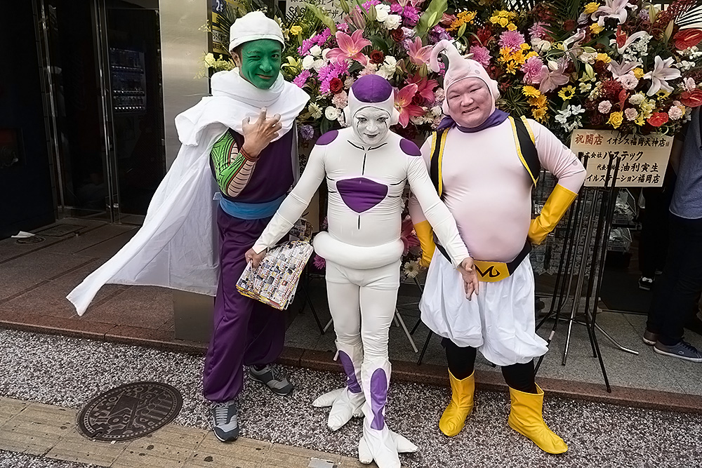 イオシスのイベントごとでは恒例となっているコスプレ、真ん中のフリーザ様は副社長の中村氏